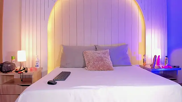 ALICESANDOVAL online show from 12/15/25, 11:25