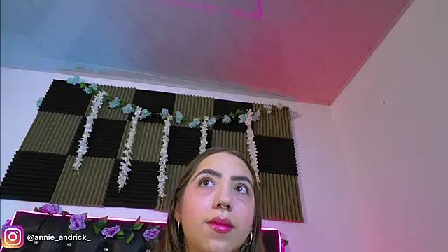  leda swan  online show from 07/08/26, 10:09