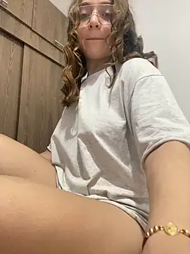 mia evanss26 online show from 11/24/25, 10:20