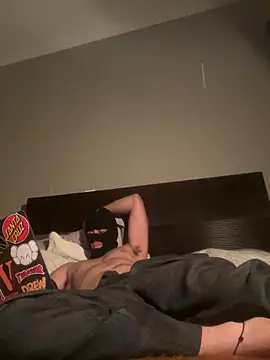 Snapshot of SinisterMads chatting on 11/17/25, 01:22 SinisterMads online show from 11/17/25, 01:22