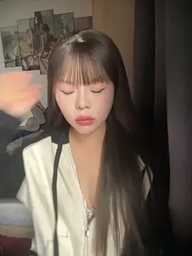 SarahBeii online show from 10/25/25, 03:03