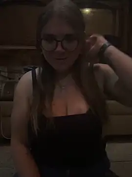 Snapshot of adventuresinsky chatting on 10/06/25, 03:04 adventuresinsky online show from 10/06/25, 03:04