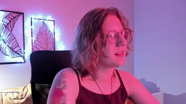 Hailey Foxy online show from 11/18/25, 09:03