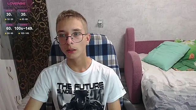 Snapshot of glasses_cat chatting on 09/21/25, 05:14 glasses cat online show from 09/21/25, 05:14