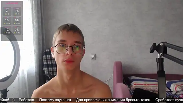 Snapshot of glasses_cat chatting on 10/17/25, 01:25 glasses cat online show from 10/17/25, 01:25