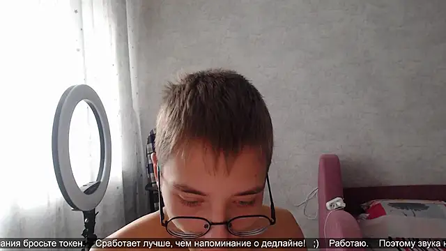 Snapshot of glasses_cat chatting on 10/18/25, 07:31 glasses cat online show from 10/18/25, 07:31