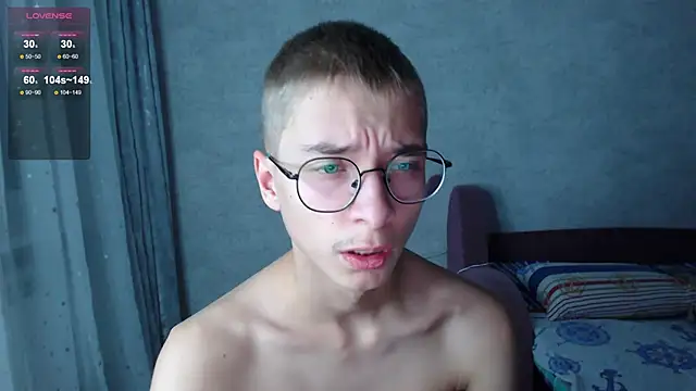 Snapshot of glasses_cat chatting on 11/18/25, 08:57 glasses cat online show from 11/18/25, 08:57