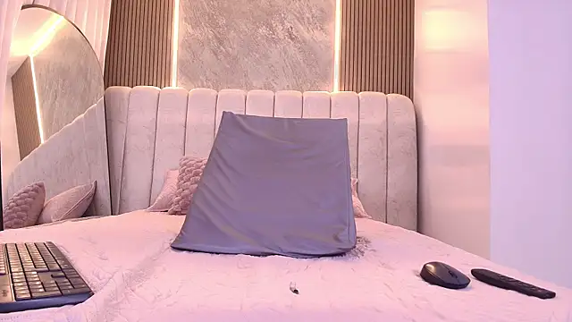 mia scot online show from 11/27/25, 12:07