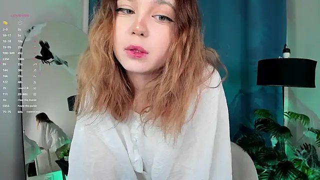 Lina Glow online show from 10/28/25, 06:39