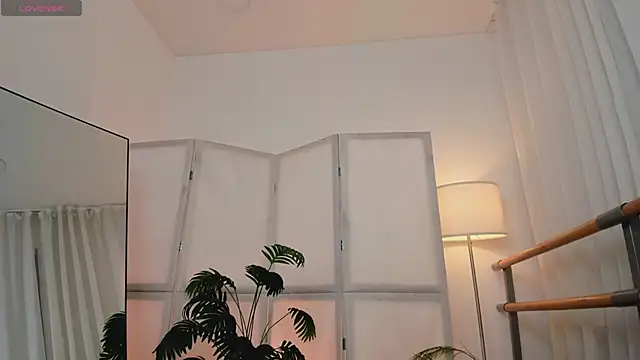 Lina Glow online show from 01/15/26, 06:40