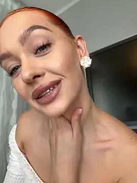 LittleFox    online show from 09/27/25, 06:29