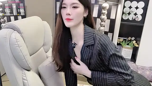 Yueyue-MM online show from 11/28/25, 02:09