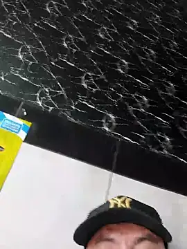 andrerj22 online show from 10/04/25, 06:17