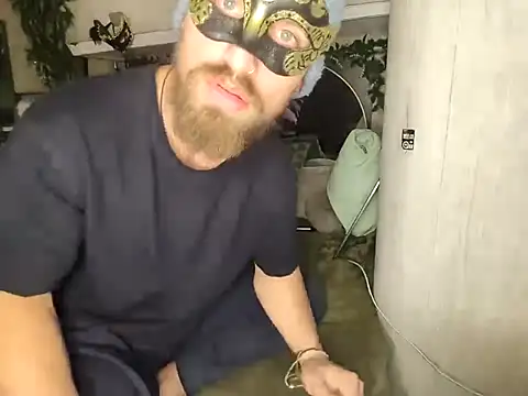 JuliCarl online show from 10/05/25, 03:54