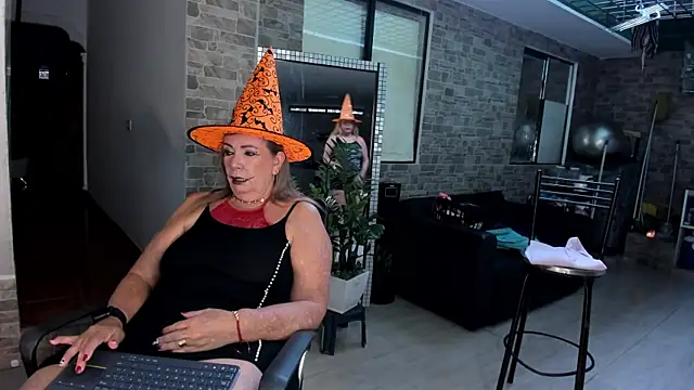  SARAI DUPONT online show from 10/31/25, 11:11