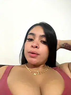 Snapshot of Danna_222 chatting on 10/09/25, 05:27 Danna 222 online show from 10/09/25, 05:27