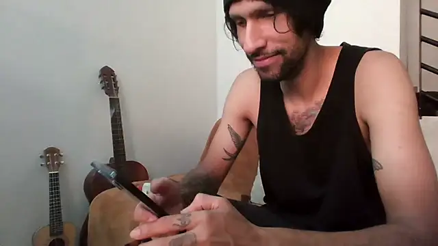 Snapshot of Alejandro92_cali chatting on 06/18/26, 04:00 Alejandro92 cali online show from 06/18/26, 04:00