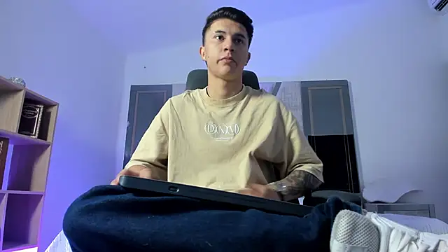 liaamsmiith  online show from 09/09/25, 12:37