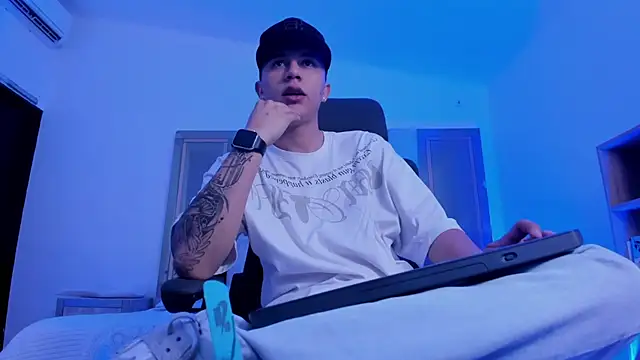 liaamsmiith  online show from 09/11/25, 01:33