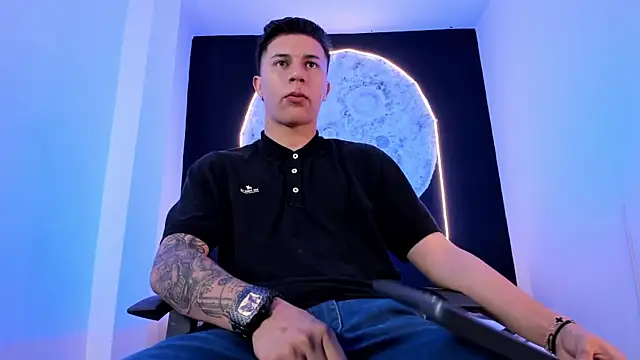 liaamsmiith  online show from 10/27/25, 12:09