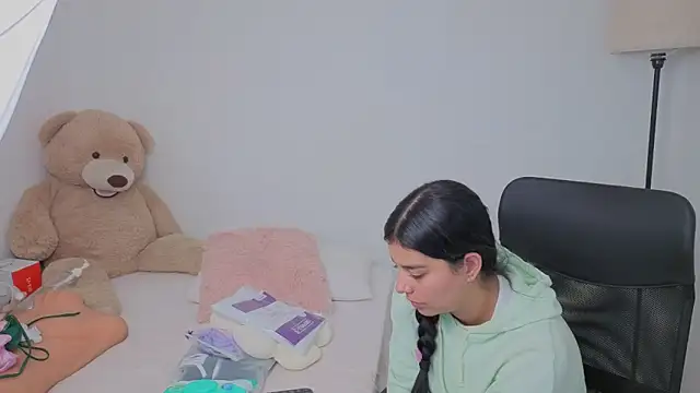 valerihouse online show from 10/01/25, 12:05