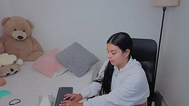 valerihouse online show from 11/21/25, 12:54