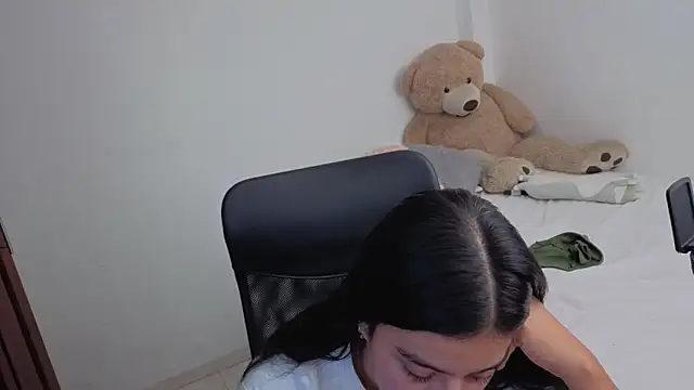 valerihouse online show from 04/15/26, 01:12