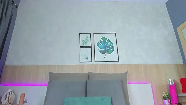 mia gate online show from 11/17/25, 11:38