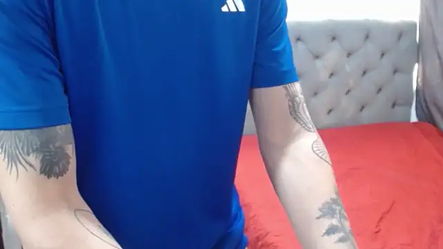 Snapshot of g0lden_boss chatting on 12/17/25, 09:54 g0lden boss online show from 12/17/25, 09:54