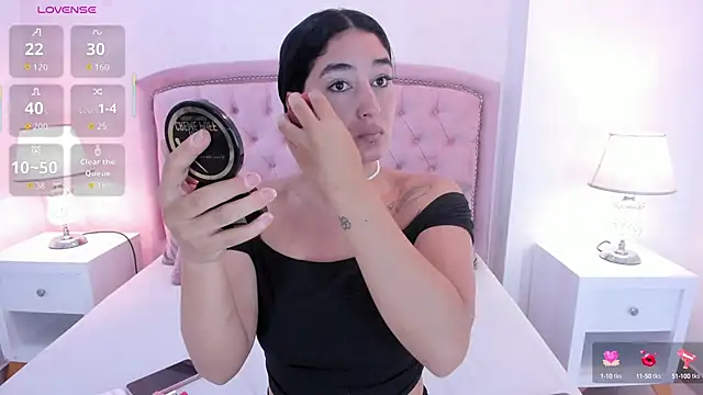 Snapshot of Scarlett_12 chatting on 09/22/25, 03:25 Scarlett 12 online show from 09/22/25, 03:25