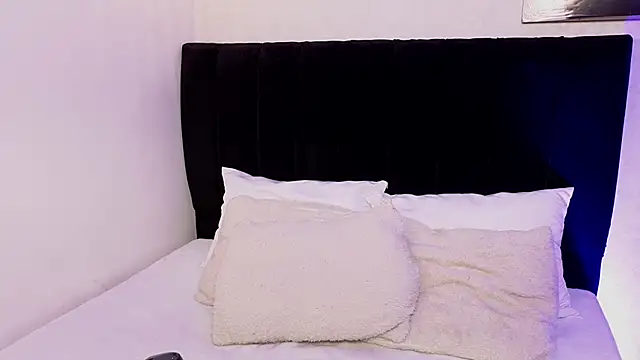 antonellariva  online show from 02/05/26, 07:51