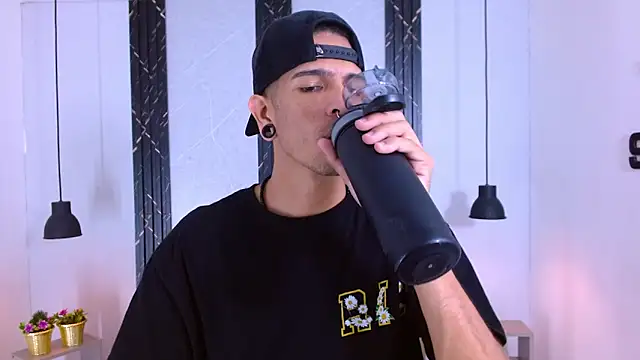 Franvill Trato online show from 09/29/25, 07:30