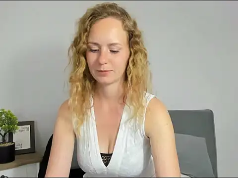 LyraHotty online show from 09/11/25, 03:34