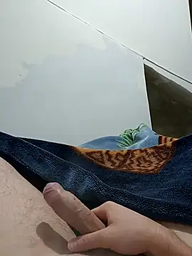 Snapshot of este_juan chatting on 10/21/25, 03:29 este juan online show from 10/21/25, 03:29