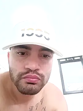 Snapshot of este_juan chatting on 10/26/25, 01:50 este juan online show from 10/26/25, 01:50