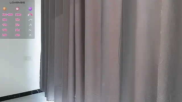 Snapshot of xiuxiu-04 chatting on 12/15/25, 03:22 xiuxiu-04 online show from 12/15/25, 03:22