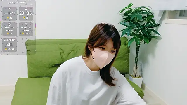 Snapshot of hinachuuu__D chatting on 09/24/25, 11:02 hinachuuu D online show from 09/24/25, 11:02