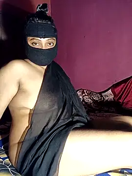 Snapshot of Moonshine07 chatting on 09/16/25, 04:19 Moonshine07 online show from 09/16/25, 04:19