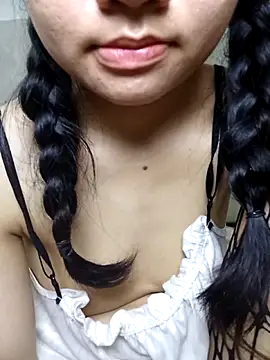 Snapshot of Viviann08 chatting on 04/08/26, 04:40 Viviann08 online show from 04/08/26, 04:40