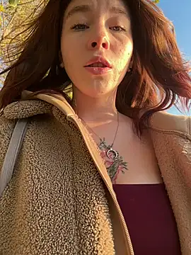 Snapshot of Mimiumuy chatting on 10/01/25, 02:23 Mimiumuy online show from 10/01/25, 02:23