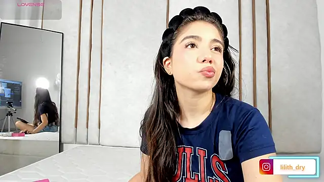 Lilith dry online show from 09/26/25, 04:22