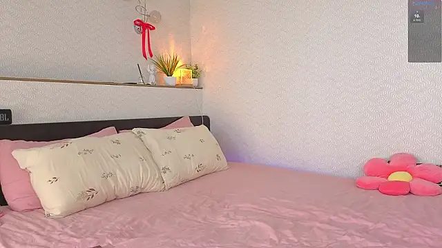 Snapshot of charlottacardi chatting on 02/23/26, 05:05 charlottacardi online show from 02/23/26, 05:05