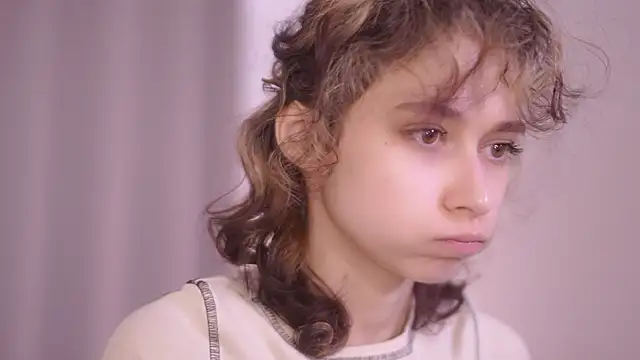 Snapshot of MimiLicks chatting on 10/06/25, 08:12 MimiLicks online show from 10/06/25, 08:12