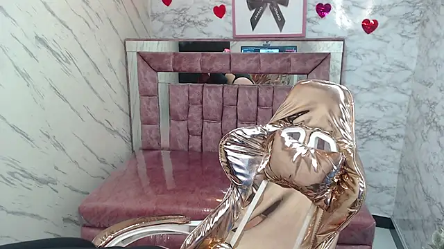 Snapshot of Red_Bunny_v chatting on 09/09/25, 01:10 Red Bunny v online show from 09/09/25, 01:10