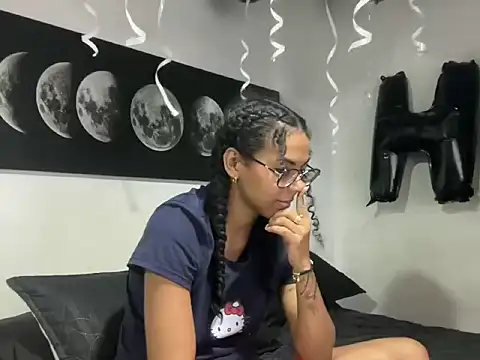 Snapshot of sexycalipso chatting on 11/05/25, 02:33 sexycalipso online show from 11/05/25, 02:33