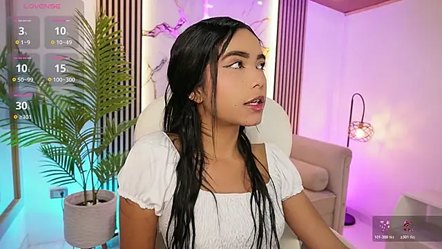 Snapshot of GiaNovak chatting on 11/15/25, 01:29 GiaNovak online show from 11/15/25, 01:29