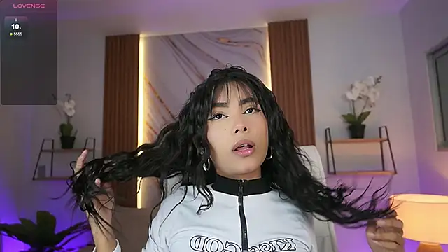 Snapshot of GiaNovak chatting on 12/17/25, 07:09 GiaNovak online show from 12/17/25, 07:09