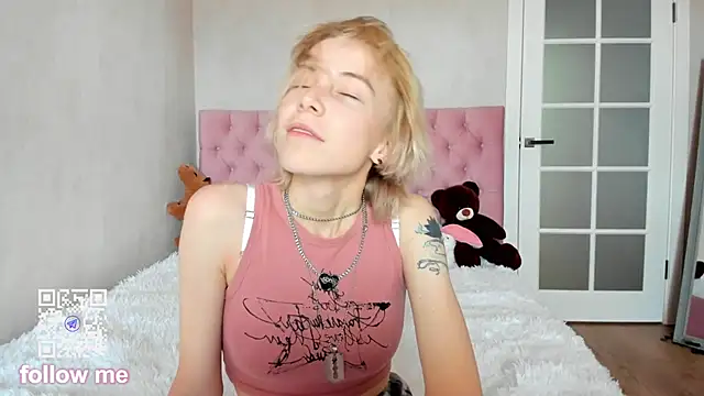 Pink Lila18 online show from 10/03/25, 08:33