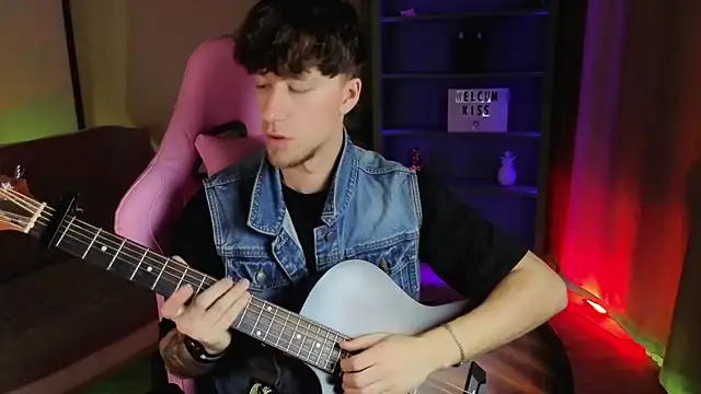 Snapshot of mark_caron chatting on 10/05/25, 08:29 mark caron online show from 10/05/25, 08:29