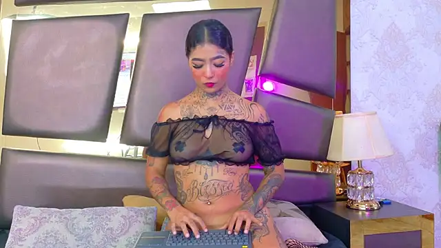 EmilieLake online show from 11/25/25, 08:09